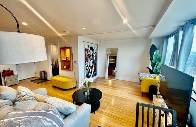 Studio, 1 bath, $2,175, Unit 3G