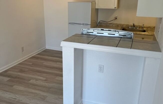 1 bed, 1 bath, $1,100, Unit 2