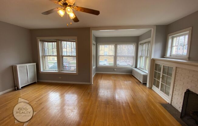 Large Vintage Ravenswood Apts! SPECIAL OFFER!