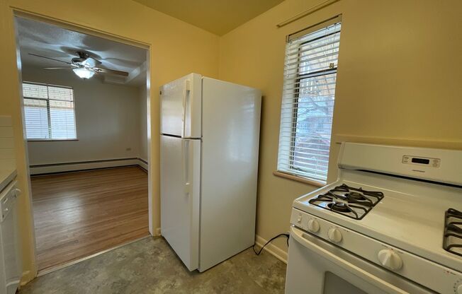 2 beds, 1 bath, 908 sqft, $1,595, Unit 208