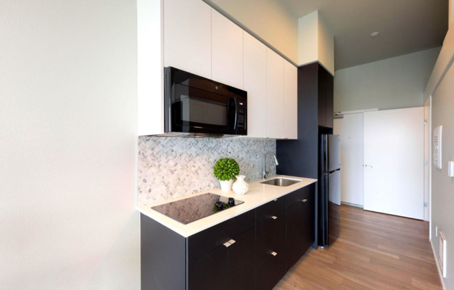 Studio, 1 bath, 374 sqft, $1,355, Unit 216