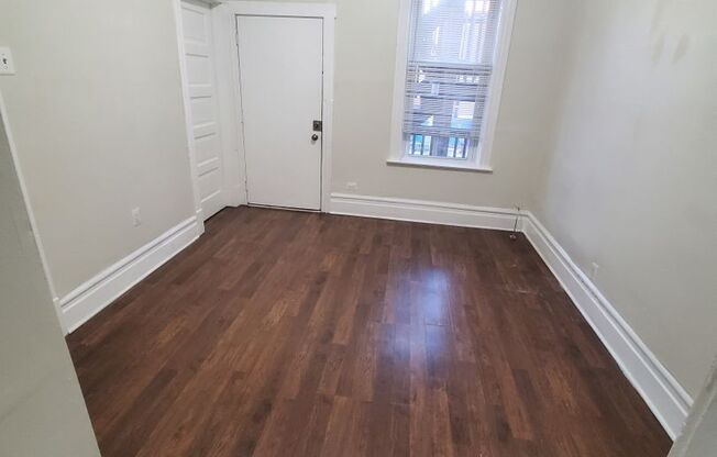 1 bed, 1 bath, $1,200, Unit Unit 1R