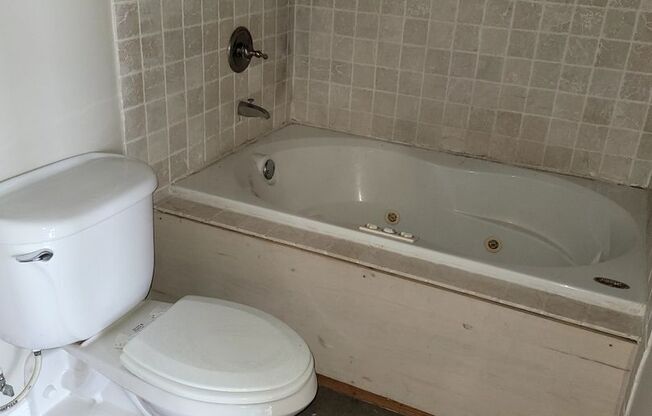 2 beds, 2 baths, 1,000 sqft, $1,295, Unit 701