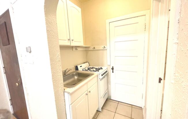 Studio, 1 bath, $695