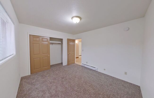 2 beds, 1 bath, $1,550, Unit 13