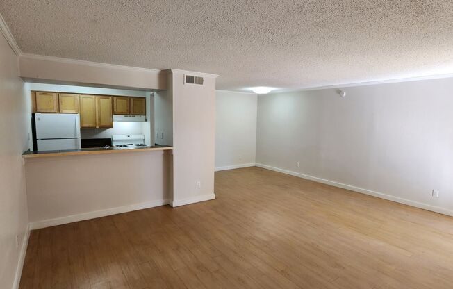 1 bed, 1 bath, 700 sqft, $1,275, Unit LAW11-218