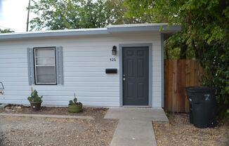 **NEWLY REMODELED DUPLEX 1 BD/ 1BTH** CALL NOW FOR DETAILS!!