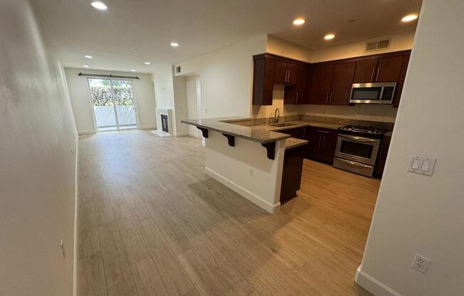 3 beds, 2.5 baths, 1,500 sqft, $3,200, Unit 102