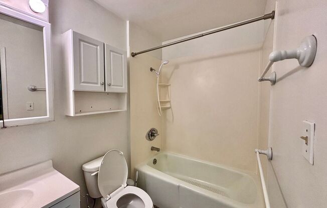 2 beds, 1 bath, $2,300