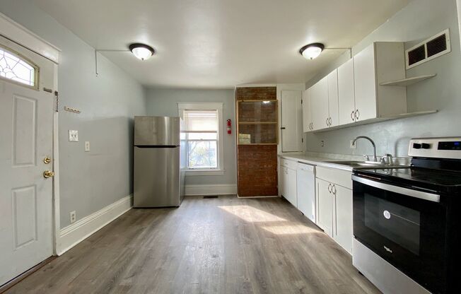 2 beds, 1 bath, $1,100, Unit 3817-2