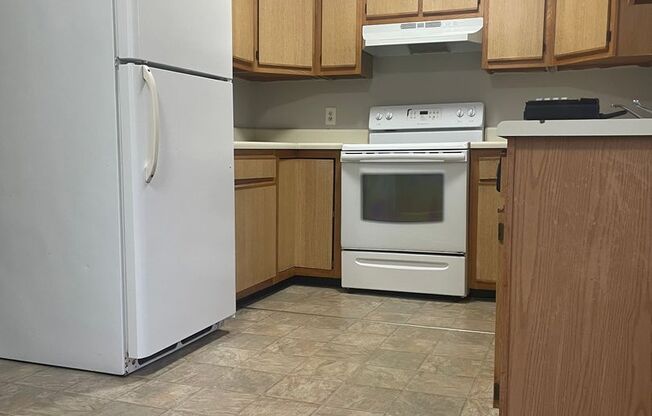 2 beds, 1 bath, $950, Unit C