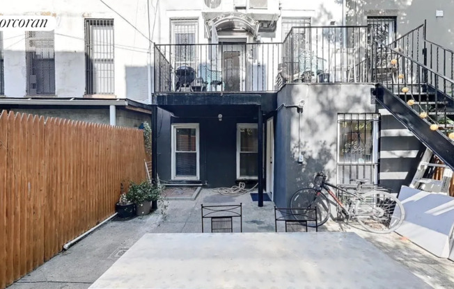 438 LEWIS AVE