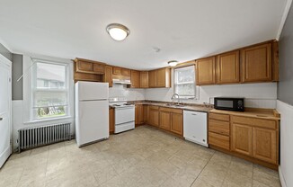 3 beds, 1 bath, 1,200 sqft, $2,500, Unit 28