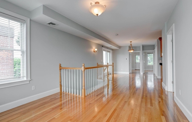 168 W 9 ST