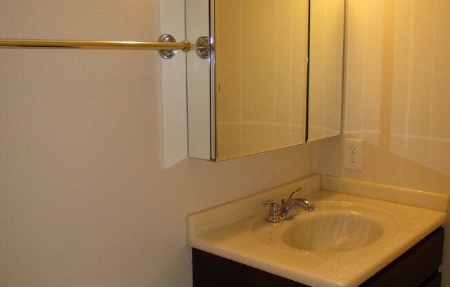 2 beds, 2 baths, $1,850, Unit (Unit G)