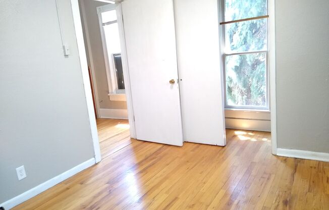 1 bed, 1 bath, 550 sqft, $1,050, Unit Apt 8