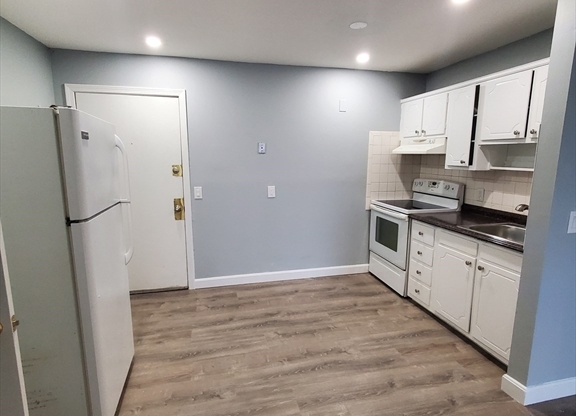 1 bed, 1 bath, 700 sqft, $2,200, Unit 408