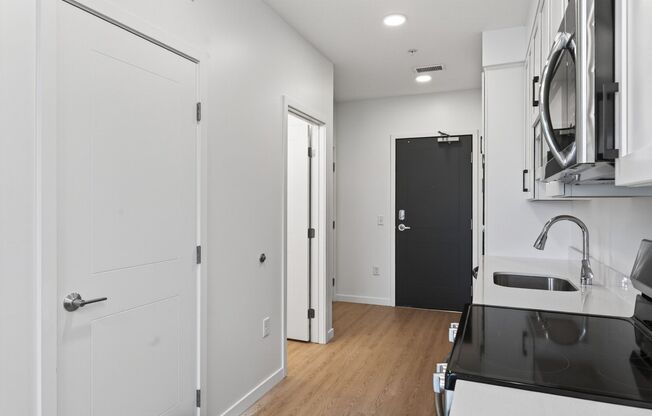 Studio, 1 bath, 456 sqft, $1,225, Unit 305