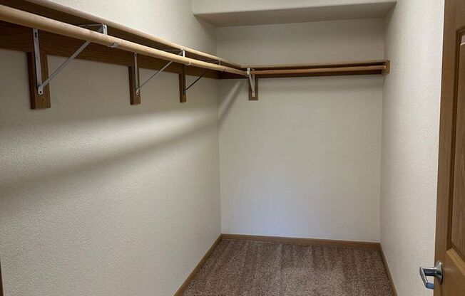 1 bed, 1 bath, 1,371 sqft, $1,825, Unit 33562