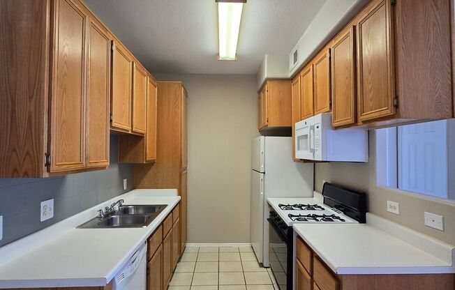 2 beds, 2 baths, $1,300, Unit # 1143