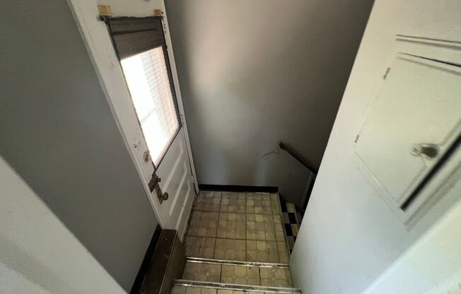 3 beds, 1 bath, $1,000