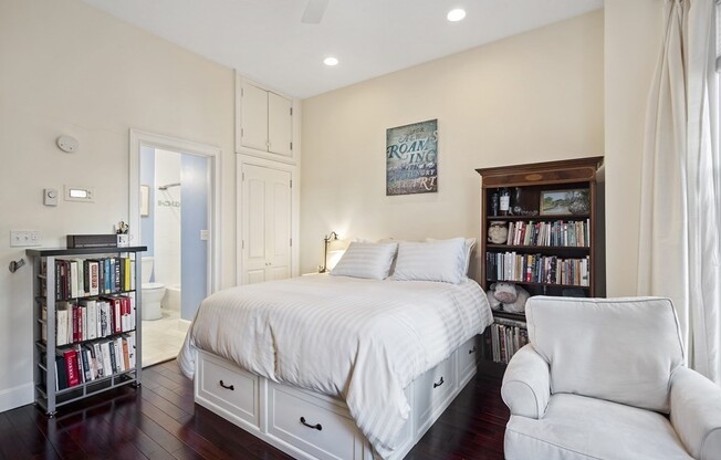 216 W CANTON ST