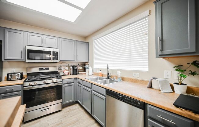 2 beds, 2 baths, $1,700