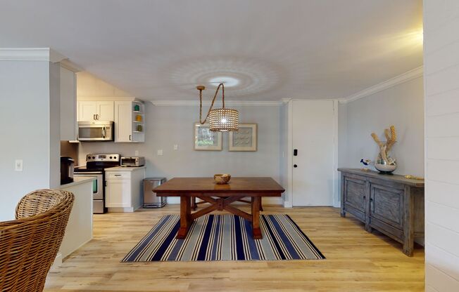 Gorgeous, Warm, Opulent Living With A Fabulous Feel~ 2 Bedroom / 2 Bathroom!