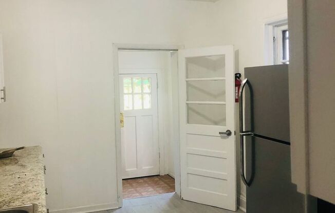 4 beds 1 bath amazing location