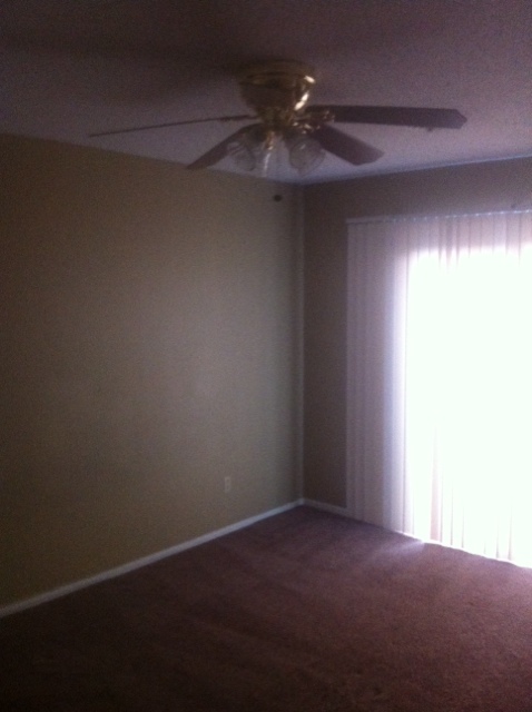 2 beds, 1.5 baths, 995 sqft, $700, Unit A