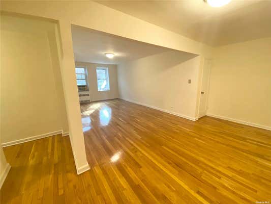 2 beds, 1 bath, $2,800, Unit 207