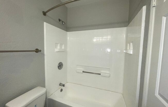 2 beds, 2 baths, 850 sqft, $2,845, Unit 819-24