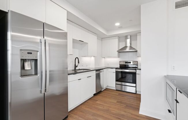 Studio, 1 bath, 576 sqft, $2,495, Unit 404