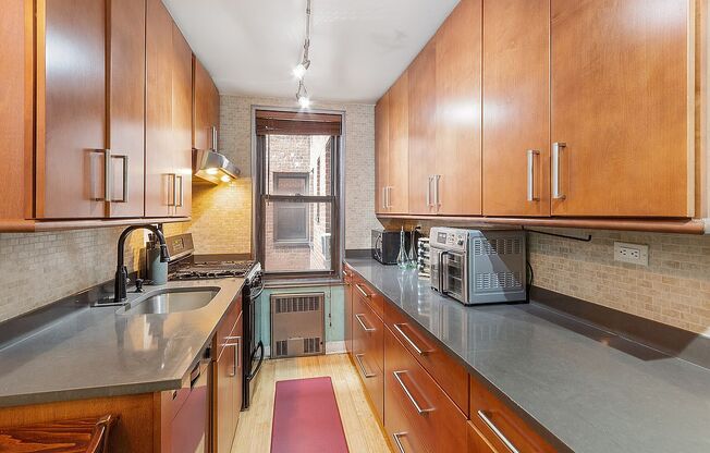 83 40 AUSTIN ST