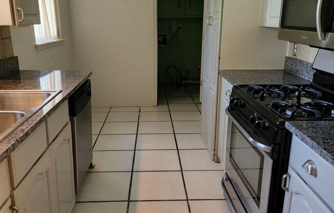 3 beds, 2 baths, $1,100