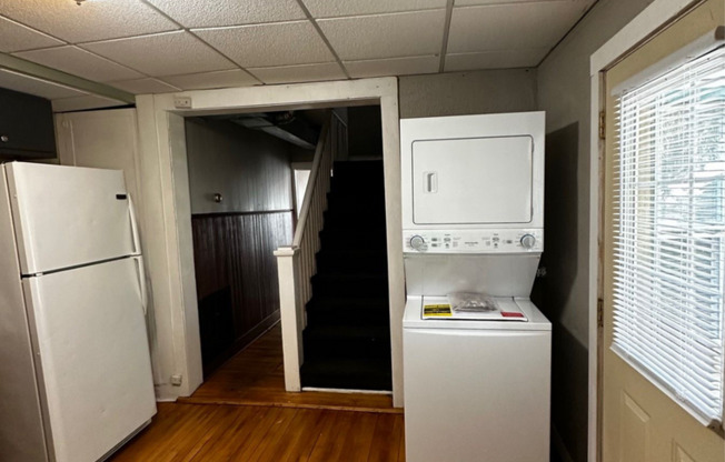 3 beds, 1 bath, $1,200