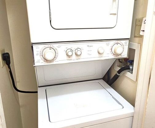 1 bed, 1 bath, $1,900, Unit APT 5