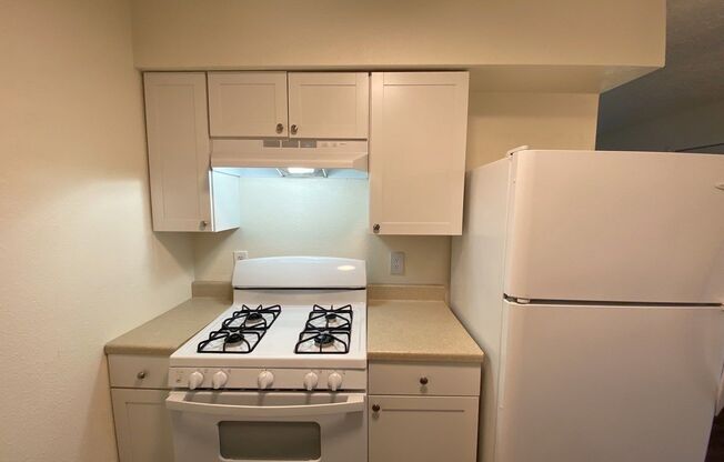 2 beds, 1 bath, 825 sqft, $1,200, Unit Unit 1