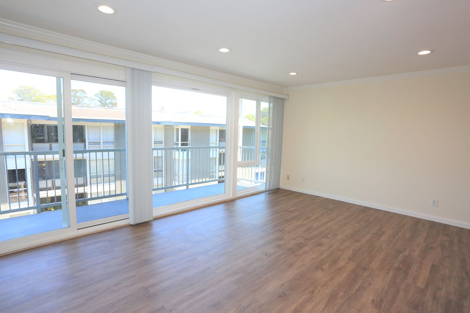 Spacious 2 bed/1 bath apartment with large private balcony available NOW!