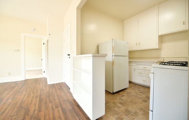 11 Glen Ave - On Piedmont Avenue, Close to Shops and Restaurants