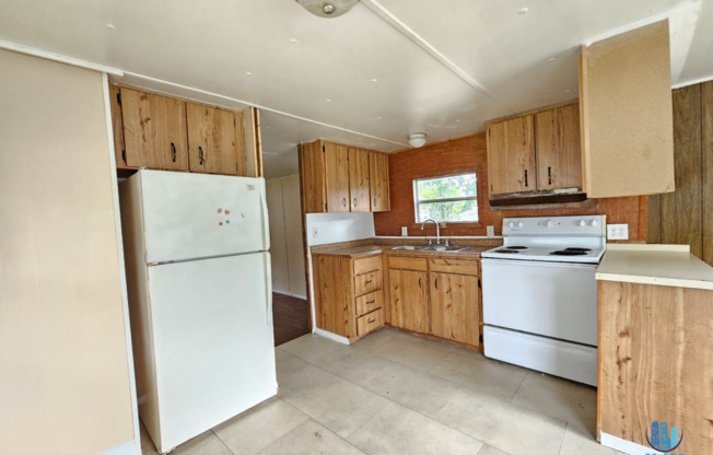 CUTE and AFFORDABLE 2 Bedroom, 1 Bathroom Mobile Home available immediately!