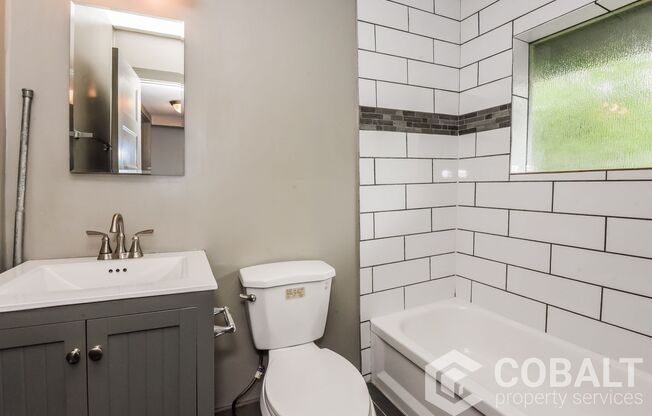 1 bed, 1 bath, 750 sqft, $1,049, Unit 4