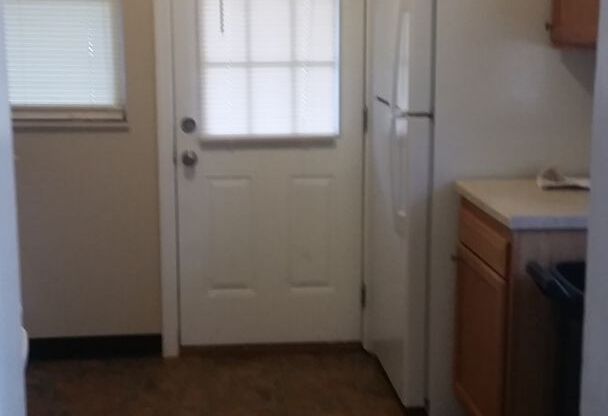 3 beds, 1 bath, $1,400, Unit 4