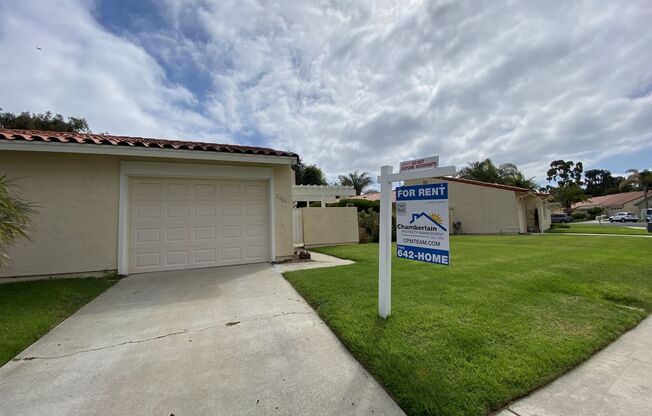 2+bd/1ba Single Story Duplex Minutes Drive From the Ocean!