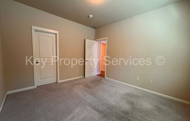 Hazel Dell 5 Bedroom Close to Amenities!