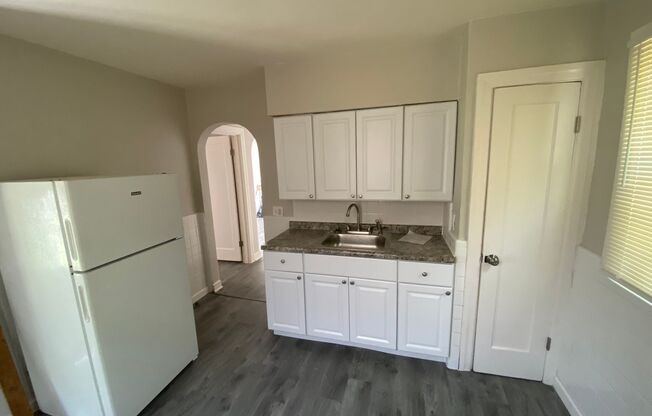 2 beds, 1 bath, $1,000