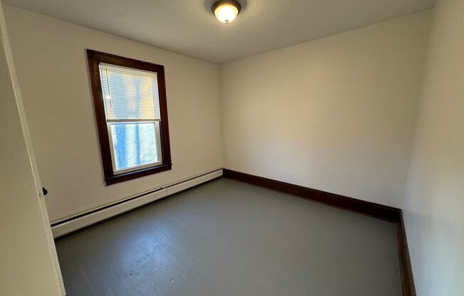 3 beds, 1 bath, $1,600, Unit 1