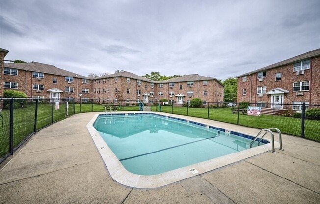3 COLONIAL VLG DR
