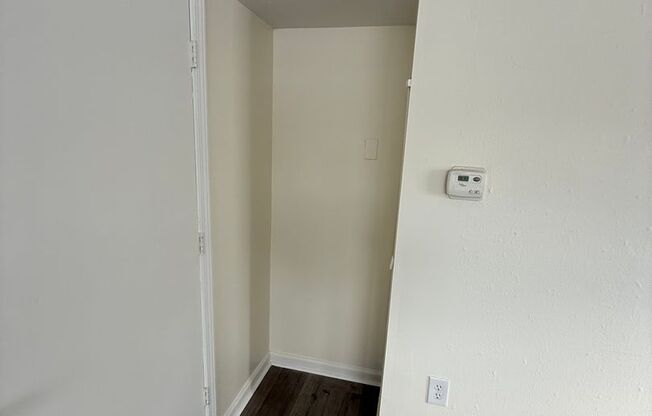 2 beds, 1 bath, 775 sqft, $790, Unit 420-22 Tefft-422 Tefft