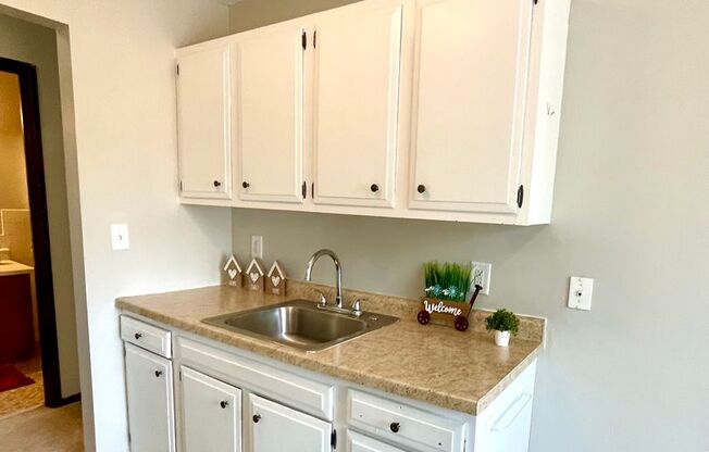 1 bed, 1 bath, 750 sqft, $930, Unit H 103